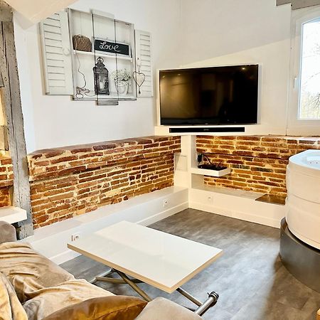 L'Antre Vue - Jacuzzi Au Chateau Belberaud Exteriör bild