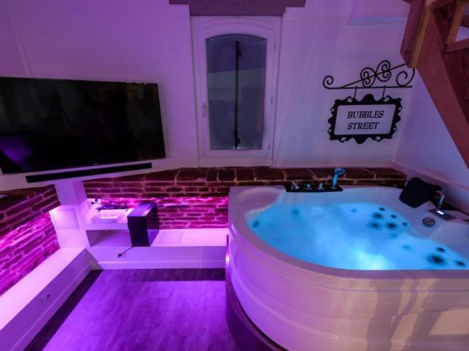 L'Antre Vue - Jacuzzi Au Chateau Belberaud Exteriör bild