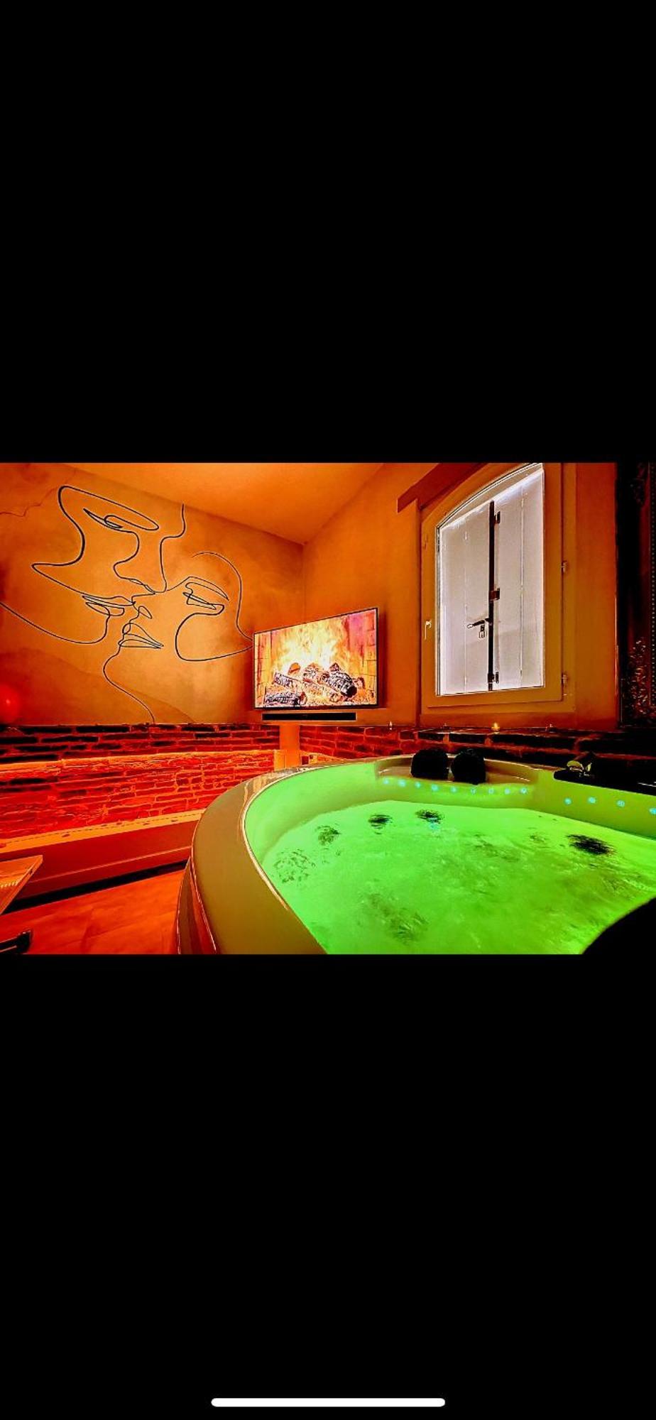L'Antre Vue - Jacuzzi Au Chateau Belberaud Exteriör bild